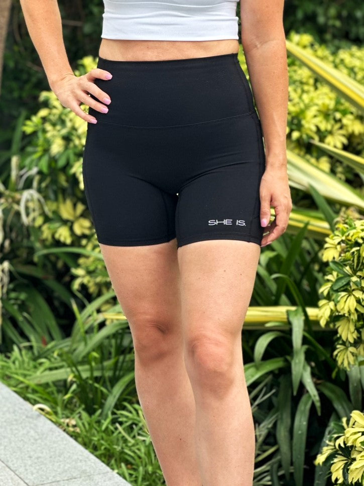 SIGNATURE SPORTS SHORTS